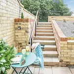 Woodland View Apartment *
